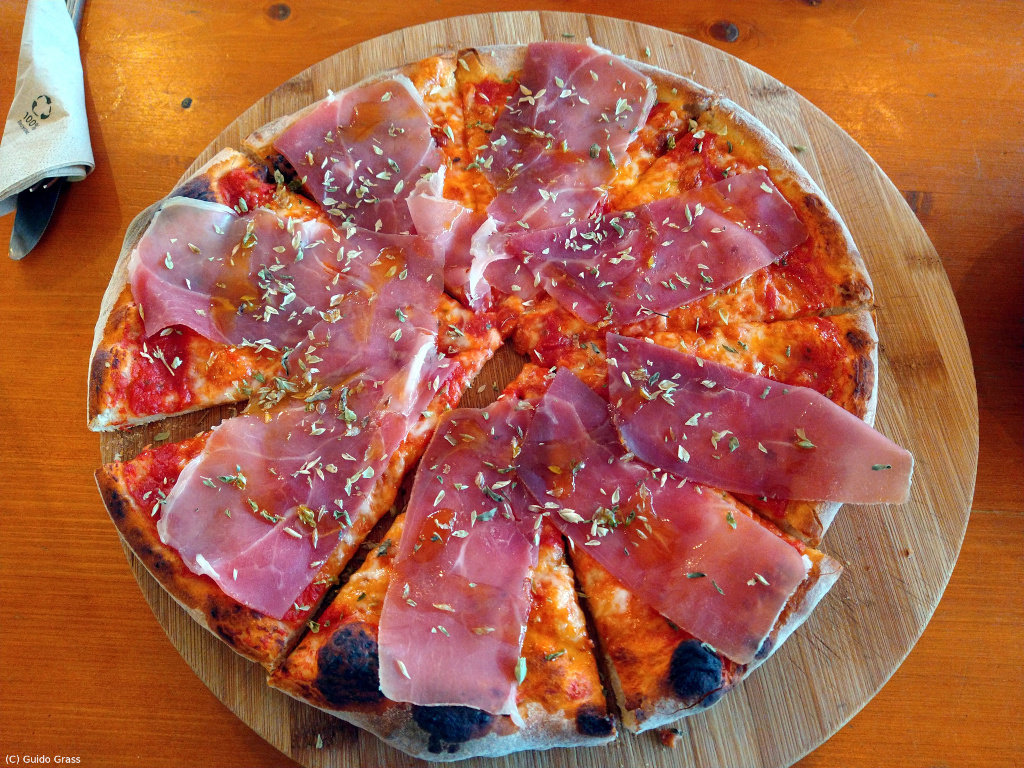 Pizza in der Pizzeria D'Aldeia