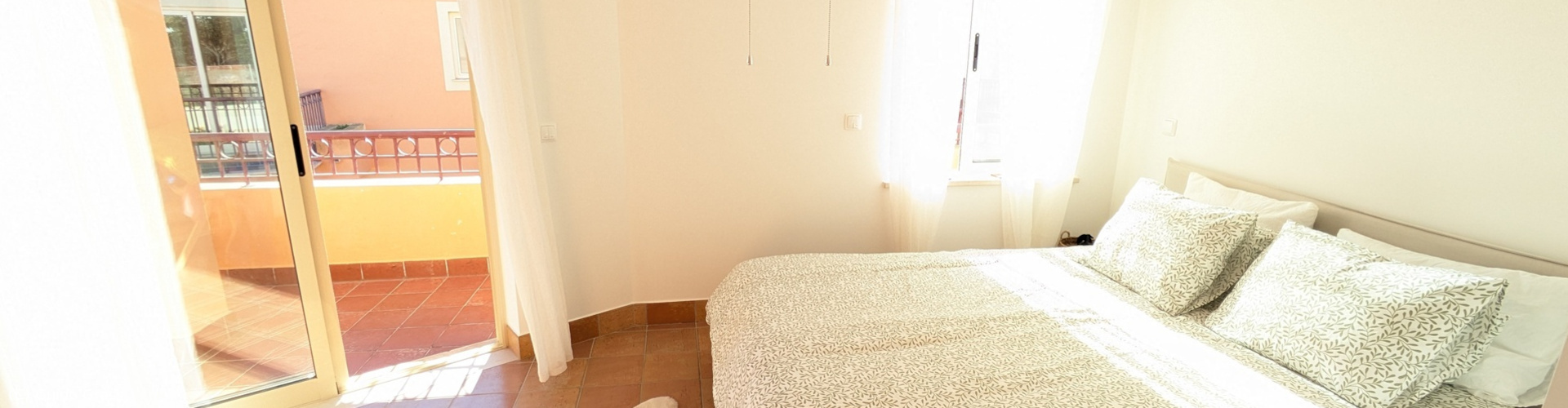 Schlafzimmer mit Doppelbett